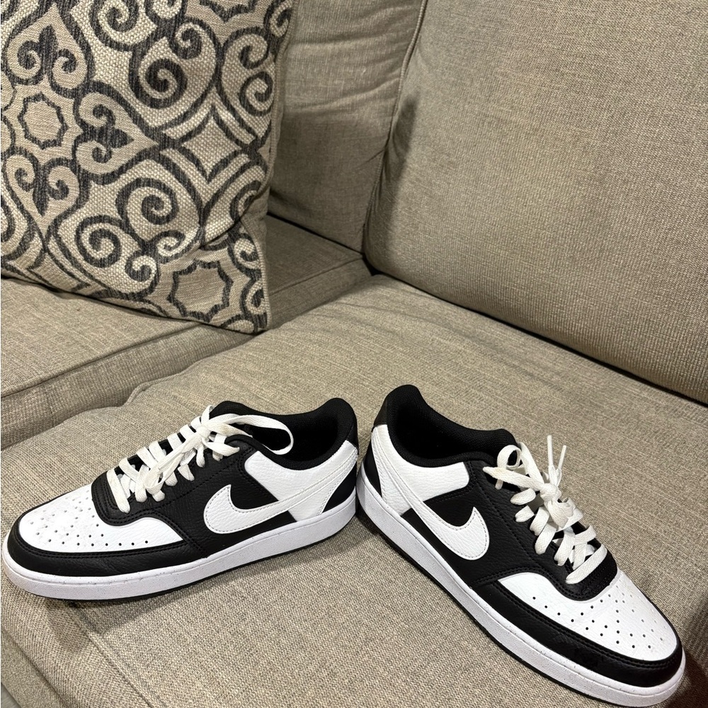 Nike Men's Black and White Sneakers